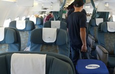 Công chức và kỹ sư xây dựng đánh nhau trên máy bay