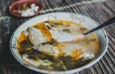 Canh chua cá liệt nấu với me đất
