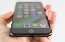 iPhone 7 thành 'cục gạch' khi tự sửa phím Home