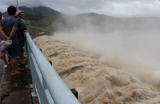Thủy điện Sông Ba Hạ xả lũ giữa mùa khô