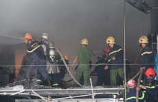 Đà Nẵng: Cháy lớn tại gara ô tô, nhân viên hốt hoảng bỏ chạy