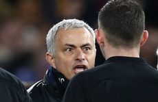 Mourinho: 'Trọng tài phá hỏng trận đấu và giúp Chelsea thắng'