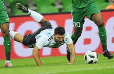 Aguero nhập viện cấp cứu sau trận Argentina thua thảm Nigeria