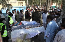 Pakistan: Giết 20 người trong đền thờ để 'thanh tẩy'