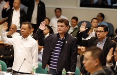 Người nhà ông Duterte đối mặt cáo buộc