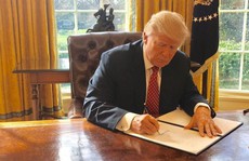 Ông Trump ký sắc lệnh nhập cư mới 'nhẹ đô' hơn