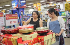 Siêu thị, trung tâm thương mại chạy đua giảm giá hàng Tết