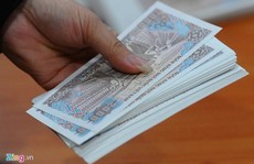 Đổi tiền lẻ sau Tết: 'Chém' đẹp 100.000 đồng còn 50.000 đồng