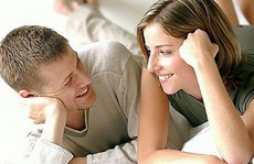 Hạnh phúc bên cạnh chứ ở đâu xa!
