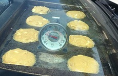Mỹ: Nắng nóng tới mức nướng chín bánh trên ô tô