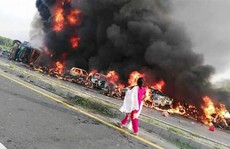Lật xe chở dầu, 148 người chết cháy