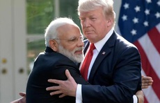 Gặp Thủ tướng Ấn Độ, TT Donald Trump hào phóng những cái ôm