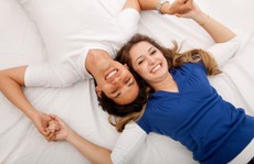 Vợ chồng cùng xem phim 'nóng', có nên không?