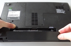 Có nên tháo pin laptop để tránh bị chai?