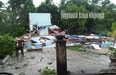 Quảng Nam: Lốc xoáy cực mạnh kéo sập nhà, nhiều người nguy kịch