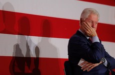 Ông Clinton lại bị tố cáo bê bối tình dục