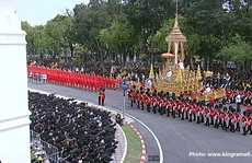 Thái Lan: Thi hài cố quốc vương được đưa vào tháp hỏa táng