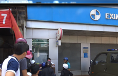 Táo tợn cạy phá trụ ATM bất chấp camera an ninh
