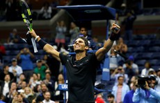 Federer thoát hiểm, Nadal vào vòng 3 Mỹ mở rộng