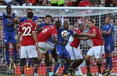 Man United lục đục, cầu thủ công khai 'bật' Mourinho
