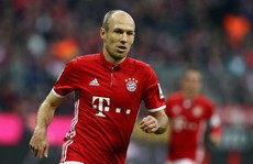 Robben chỉ trích các ngôi sao sang Trung Quốc vì 'hám tiền'