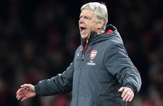 Wenger tức giận và thất vọng sau trận thua M.U