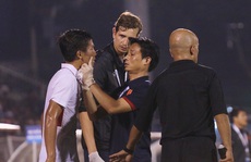 Thua khi đang thiếu người, lỗi Hữu Thắng hay bác sĩ?