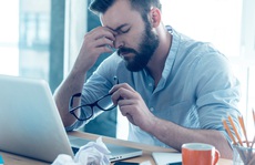 Vì sao 'nâng chén tiêu sầu, càng sầu thêm'?