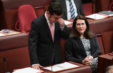 Nghị sĩ Úc mất chức vì ủng hộ Trung Quốc về biển Đông