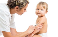 Hết vắc-xin dịch vụ, chích loại khác được không?