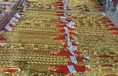 Giá USD tự do rẻ hơn ngân hàng, giá vàng quay đầu giảm