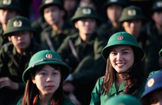 Ngắm những nữ tân binh xinh đẹp trong lễ giao quân 2017