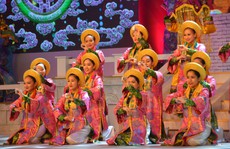 Ngắm nghệ sĩ Việt - Hàn - Nga - Campuchia lộng lẫy trên sân khấu