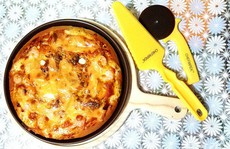 Vào bếp làm pizza nhân tôm, ngon khó cưỡng