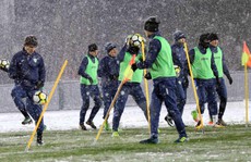 U23 Uzbekistan cực khoẻ, tập bất chấp mưa tuyết