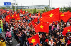 Nội Bài tràn ngập sắc đỏ đón U23 Việt Nam