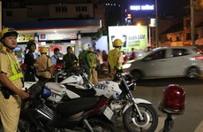 CSGT TP HCM 'siết' xe trọng tải nặng, tài xế dùng 'chiêu' đối phó