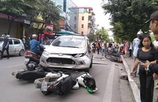 Xe 'điên' tông liên tiếp 4 xe máy, 6 người nhập viện cấp cứu