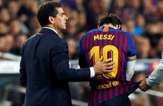 Giành ngôi đầu cho Barcelona, Messi gãy tay, lỡ siêu kinh điển