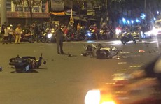 Ô tô tông xe máy văng la liệt ở Ngã tư Hàng Xanh, 1 người chết