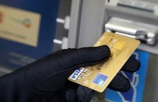 Làm gì khi tiền trong tài khoản ATM bỗng dưng “bốc hơi”?