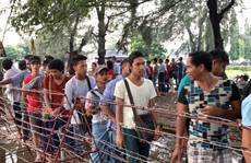 Phe vé trà trộn CĐV Myanmar để gom vé trận quyết đấu với tuyển Việt Nam