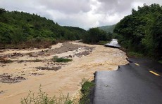 Khánh Hòa: Cầu sập, cô lập nhiều nơi do ảnh hưởng bão số 9