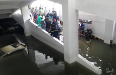 Cận cảnh giải cứu hàng loạt 'xế hộp' tiền tỉ bị ngập nước ở Đà Nẵng