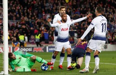 Salah cứu á quân Liverpool, Tottenham thoát hiểm Champions League