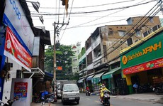 Cửa hàng tiện lợi lấn ra vùng ven