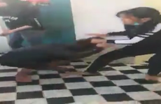 Xôn xao clip 2 thiếu nữ 15 tuổi bị đánh đập dã man
