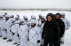 Ukraine điều quân tới biên giới với Nga