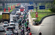 Người miền Tây ùn ùn đổ về quê ngày cận Tết