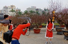 Chụp ảnh thuê 'hốt bạc' ngày Tết giá 400.000 đồng/người